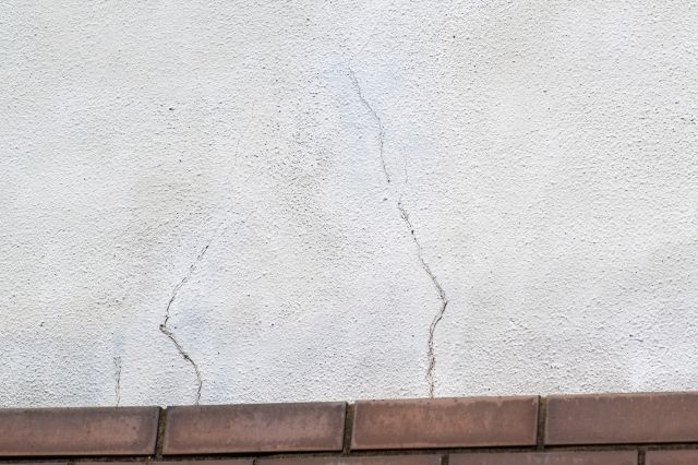 ひび割れ（クラック） - 外壁のひび割れ