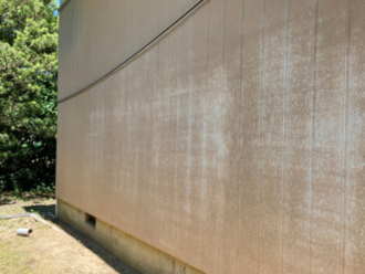 色あせた外壁 - 塗装の劣化